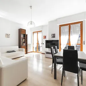 cenisio-m5-lovely-apartment-balcony-and-free-parking.it-lombardy.com/